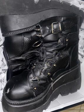 Demonia Shaker-60 Black platform high-top boots